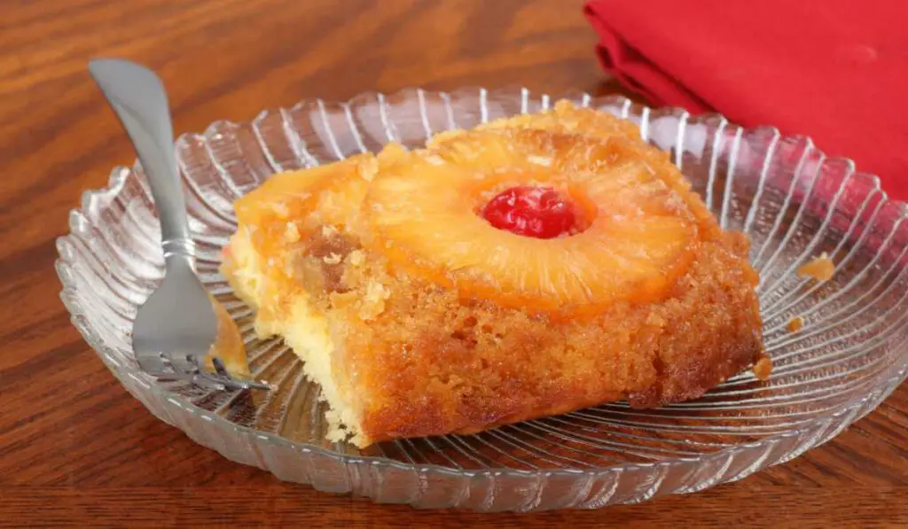 THE BEST PINEAPPLE UPSIDE-DOWN CAKE